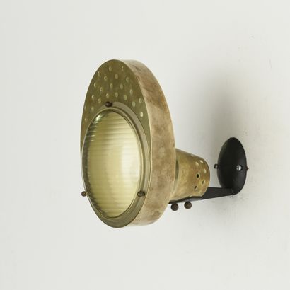 null Alfredo RAZZA (Architect from Turin)

FARO model with one light in gilded brass...