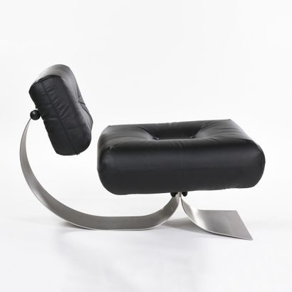 null Oscar NIEMEYER (1907-2021)

Large armchair and its ottoman Model "ON1" with...