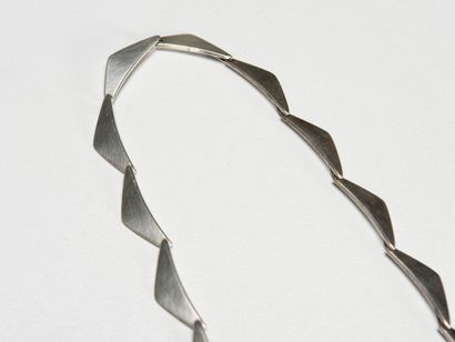 null Hans HANSEN, Denmark

Necklace Model N°315 in silver.



Hans Hansen sterling...