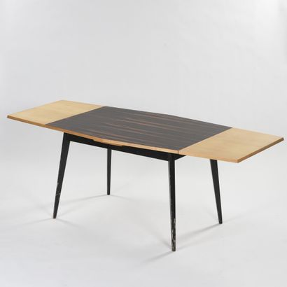 null Hans BELLMAN (1911-1990)

Italian style extension table with convex top in Macassar...