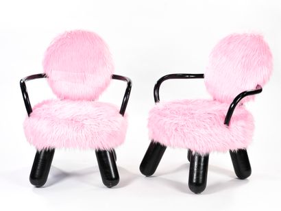 null Olivier DE SCHRIJVER (born in 1958)



Pair of armchairs model Kate and William...