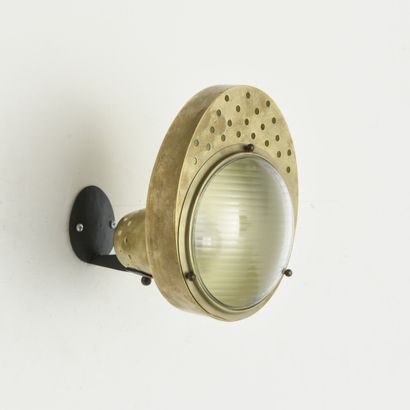 null Alfredo RAZZA (Architect from Turin)

FARO model with one light in gilded brass...