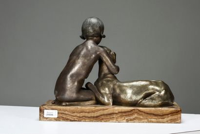 null Richard FATH (1900-1952)

Jeune fille au lévrier.

Epreuve en bronze argenté...