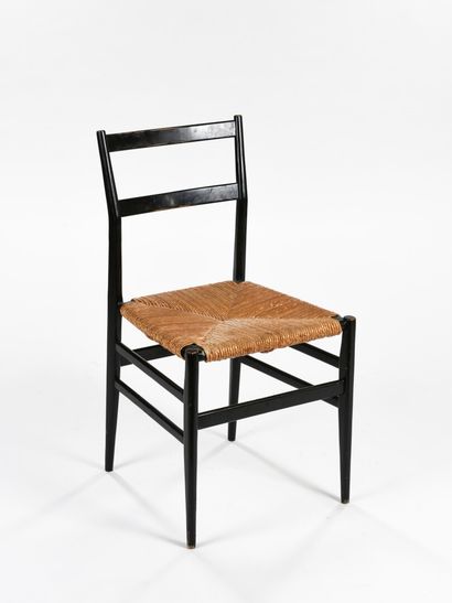 null Gio PONTI (1891-1979)

Suite of five chairs model Leggera n°646 with black lacquered...