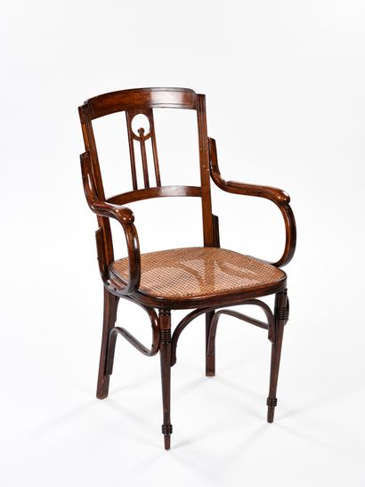 null Jacob et Josef KOHN, Vienna

Paire de fauteuils en bois teinté foncé courbé...