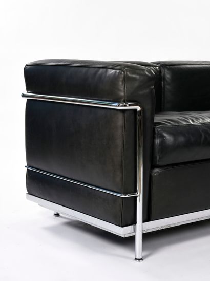 null LE CORBUSIER, Pierre JEANNERET, Charlotte PERRIAND (1887-1965, 1896-1967 & 1903-1999)

Sofa...