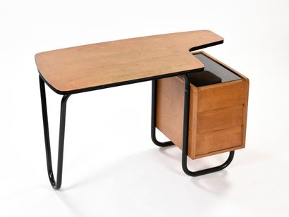 null Robert CHARROY (XX-XXI th)

Black lacquered tubular base desk with a lateral...