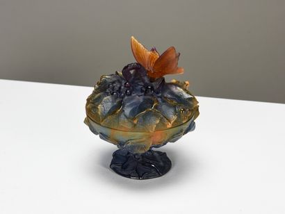 null DAUM FRANCE

Covered bowl on foot in blue and yellow-orange sculpted glass paste,...