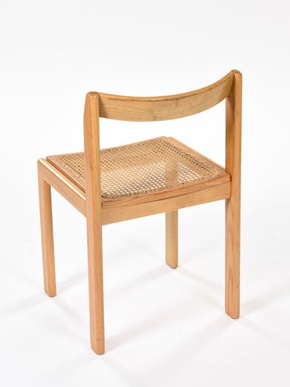 null ITALIAN WORK 1980

Chair with solid ash frame and wicker seat.





H: 73 cm...
