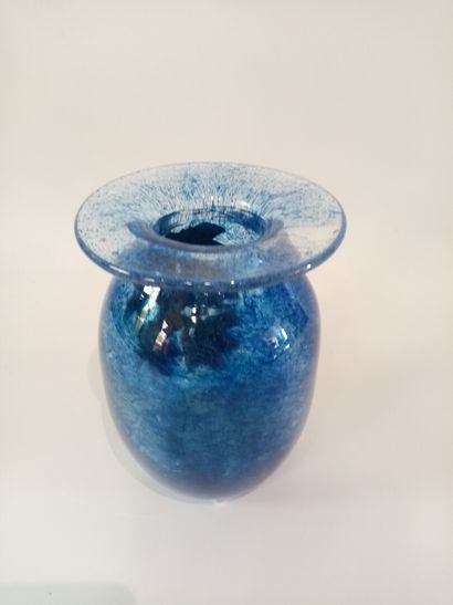 null Vase en verre soufflé main email bleu

H. 18 cm