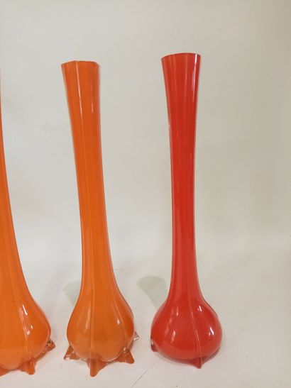 null Deux paires de vases en verre (éclats)

H. 41 cm