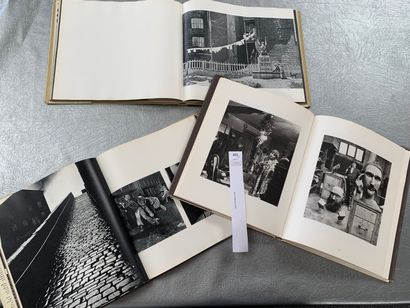 null [Photographies]. Un ensemble de 3 volumes : The world of Henri Cartier-Bresson ;...