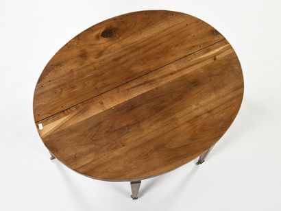 null Importante table bandeau, ovale à neuf pieds.

Soulignée d efilet de bois noircie,...