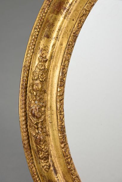 null Miroir ovale en bois doré

58 x 48 cm