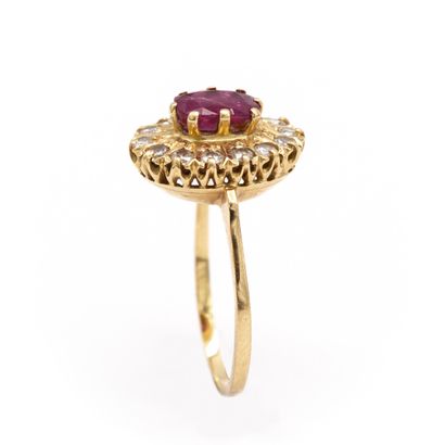 null Yellow gold (750) 18K corbeille oval ring set with an oval ruby surrounded by...