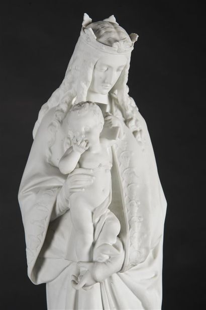 null Importante Vierge à l'Enfant en biscuit de porcelaine 

19ème siècle

H : 70...