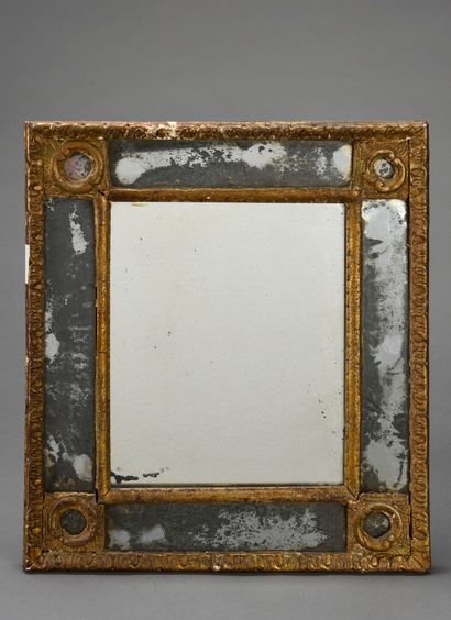 null Miroir à parecloses en bois doré

Miroirs au mercure

18ème siècle.

44 x 38...