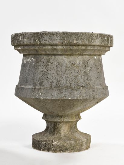 null Paire de vases mortier sur piédouche en marbre sculpté, 

Vers 1880

H :45cm,...