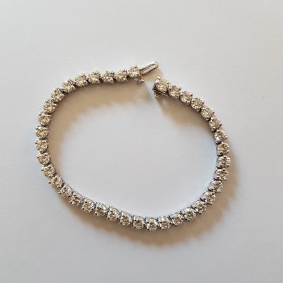 Bracelet en platine (950) avec ligne de diamants....