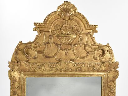null Miroir à fronton en bois sculpté et doré 

Epoque Louis XV

121 x 72 cm
