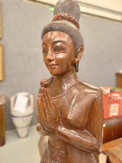 null Danseuse Balinaise déesse de la sagesse en bois sculpté 

H 180 cm