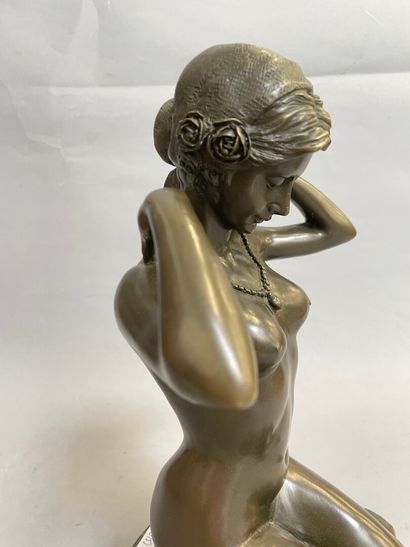 null Paul PONSARD

Femme agenouillée au collier 

Epreuve en bronze 

H : 33 cm