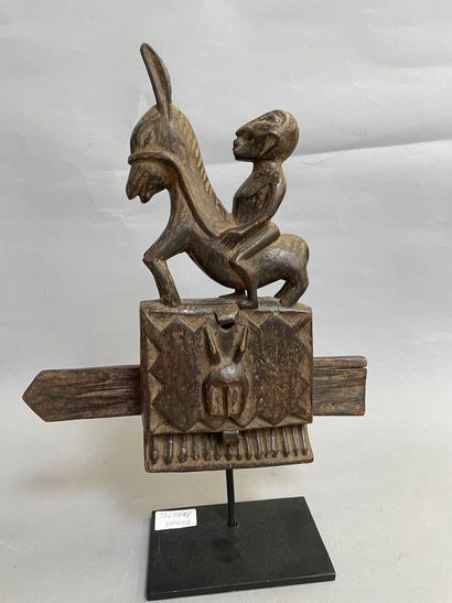 null Serrure dogon en bois sculpté

H : 41 cm