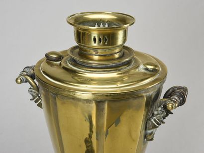 null Samovar en laiton

Travail russe 

19ème siècle