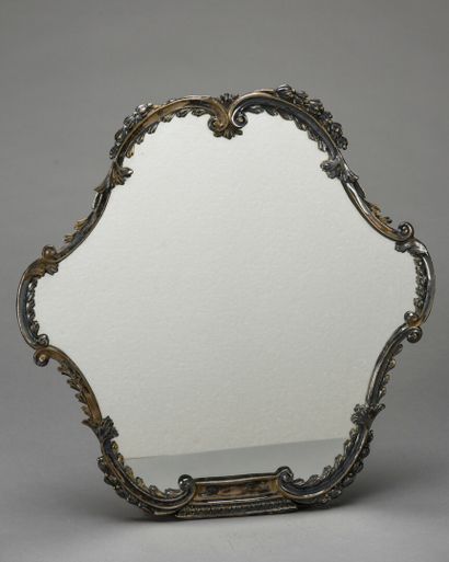 null Silver plated brass mirror

19th century

44 x 44 cm