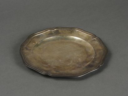 null Round dish in silver, minerva mark. 

weight : 575, 27 gr