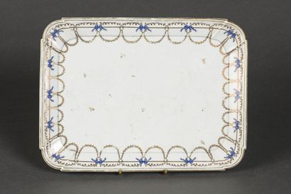 null Rectangular dish in soft porcelain of Niderviller Fabrique Custine

18th century

35...