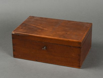 null Delleuil mahogany mineralogist case in Paris 

About 1880 

H : 13 cm ; W :...