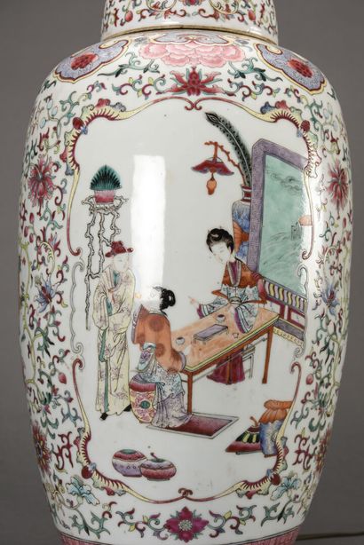 null Chine important vase balustre monté en lampe à décor de émaux de la famille...
