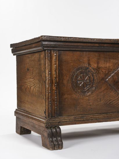 null Rectangular oak chest with carved geometrical decoration on the front 

18th...