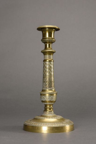 null Pair of engraved brass candlesticks

Restoration period

H : 24 cm