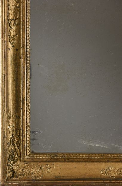 null Miroir en bois et stuc doré à décor de palmettes

Epoque Restauration

60 x...