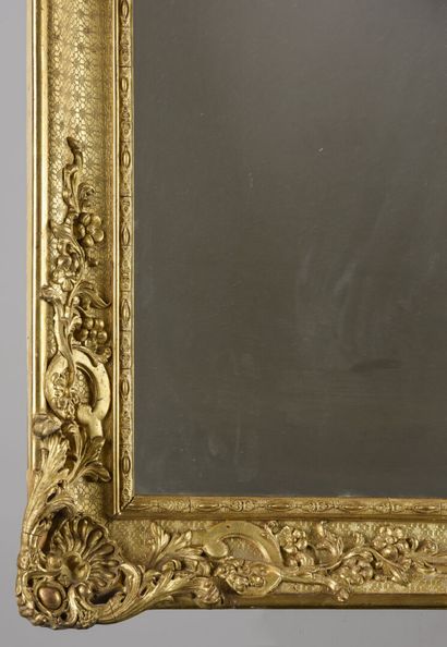 null Miroir en bois et stuc doré à décor de fleurs

Epoque Napoléon III

81 x 69...