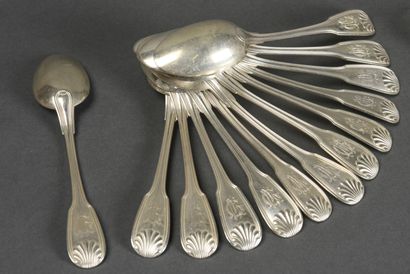 null Silver household set, filet shell model 

It includes thirteen place settings,...