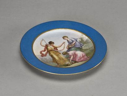 null SEVRES, Assiette en porcelaine peinte : Les trois graces

Datée 1917

petit...