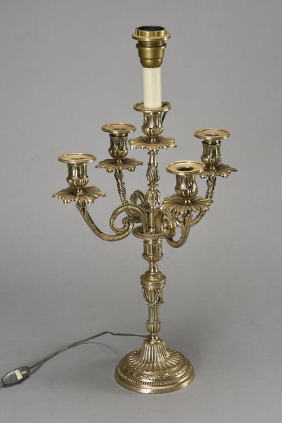 null Paire de candélabres en bronze argenté monté en lampe

H : 47 cm