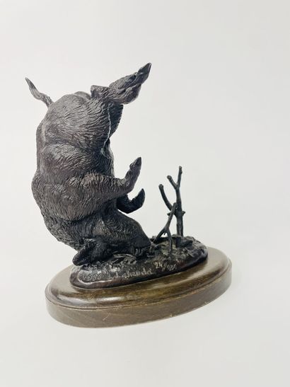 null José LALANDA (1939)

Sanglier culbutant

Epreuve en bronze, signée, numérotée...