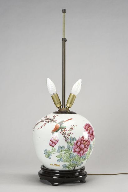 Chine vase à décor de fleurs et d'oiseaux...