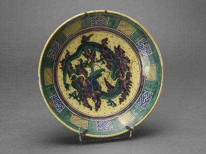 null KUTANI porcelain dish

Japan 19th century

D : 36 cm