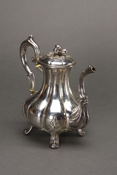 null Tea service in silver with Minerva hallmark in the shape of hazelnuts including...