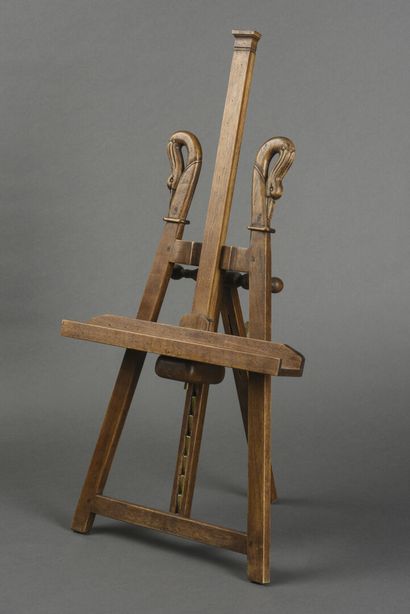null Petit chevalet de table à décor de cols de cygnes

19ème siècle

H : 83 cm