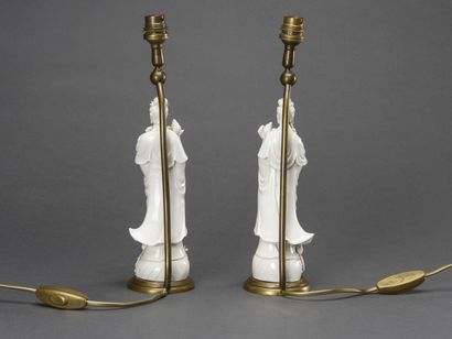 null Pair of white porcelain guanyin mounted in lamp 

H guesha : 23 cm