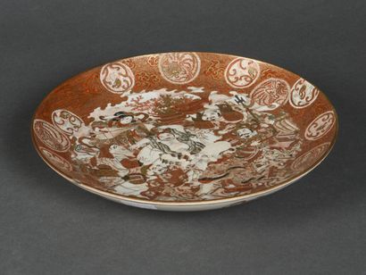 null 
JAPON, Deux plats en porcelaine à décor aux émaux de la palette Imari.




19ème...