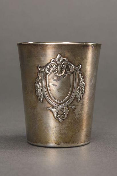 null Two silver kettledrums and a napkin ring, Minerva hallmark

Weight : 188.08...