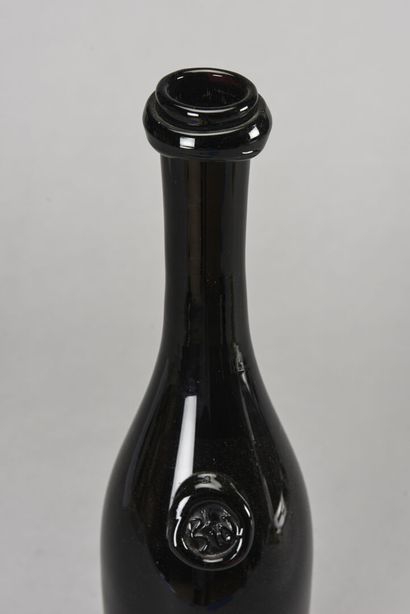 null BIOT bottle in blown glass 

H : 40 cm