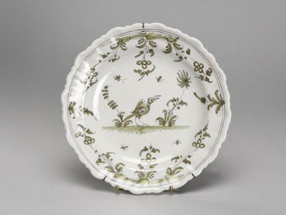 null MOUSTIERS, Pair of earthenware plates with green camaïeu decoration of bird...
